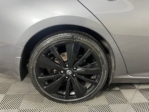 Used 2022 Nissan Altima 2.5 SR w/ Midnight Edition Package FWD image 12