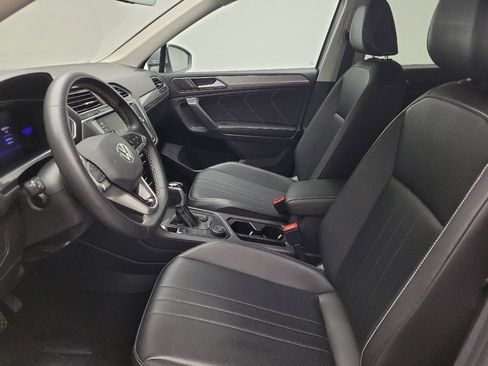 Used 2022 Volkswagen Tiguan SE AWD/4WD image 17