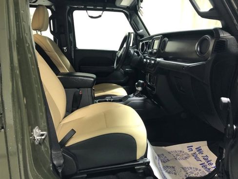 Used 2021 Jeep Gladiator Sport image 12