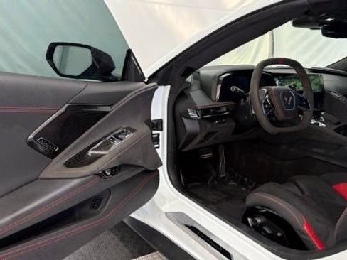 Used 2024 Chevrolet Corvette Stingray Premium Cpe w/ Z51 Performance Package RWD image 30