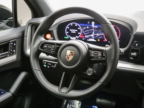 Certified 2025 Porsche Cayenne AWD/4WD image 19
