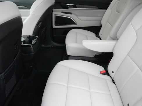 Used 2025 Kia Telluride EX w/ EX Captain's Chair Package image 36