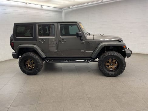 Used 2016 Jeep Wrangler Unlimited Rubicon w/ Max Tow Package AWD/4WD image 4