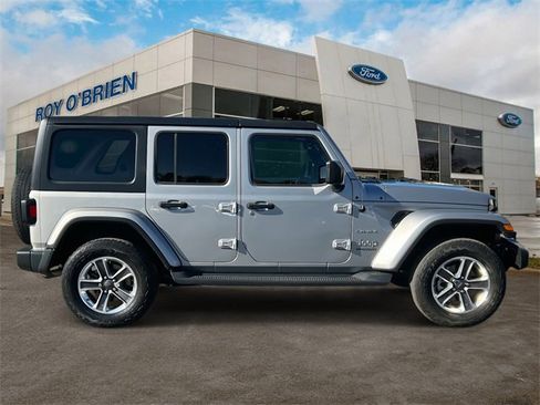 Used 2018 Jeep Wrangler Unlimited Sahara image 6