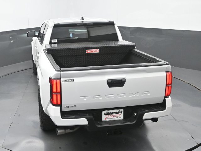 Used 2024 Toyota Tacoma SR5 AWD/4WD image 28