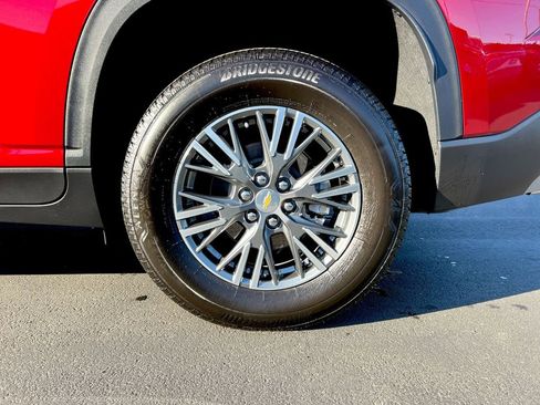 Used 2024 Chevrolet Traverse LT image 27