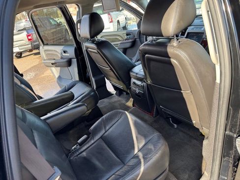Used 2011 Cadillac Escalade Luxury image 27