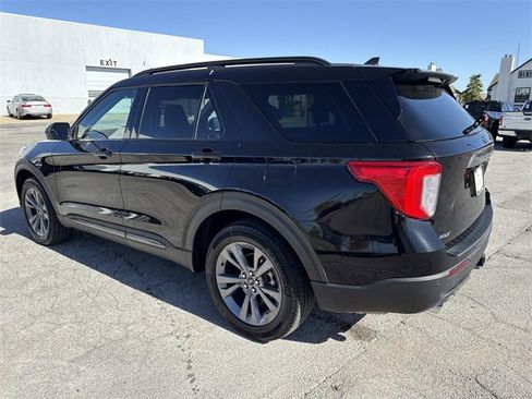 Used 2022 Ford Explorer XLT w/ Equipment Group 202A image 2