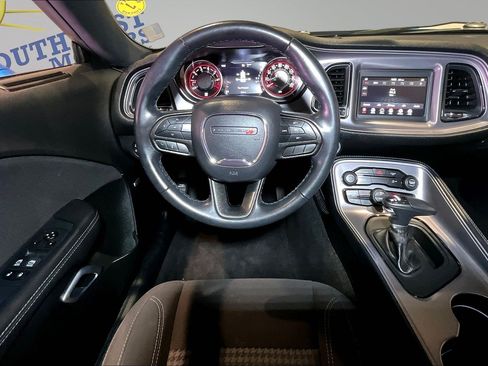 Used 2023 Dodge Challenger SXT RWD image 9