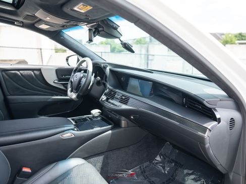 Used 2018 Lexus LS 500 F Sport w/ Accessory Package (Z1) AWD/4WD image 15