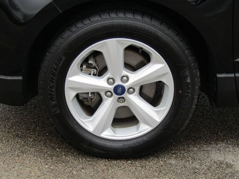 Used 2018 Ford Edge SE image 4