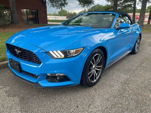 Used 2017 Ford Mustang Premium RWD image 3