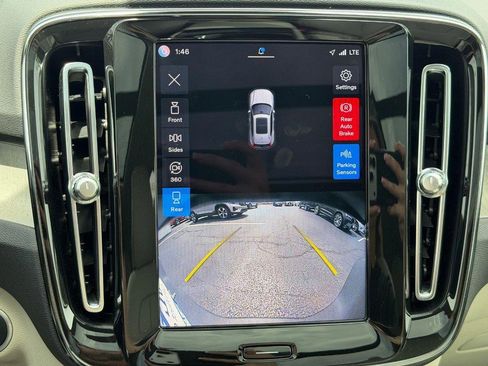 Certified 2023 Volvo XC40 B5 Ultimate w/ Protection Package Premier AWD/4WD image 22