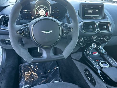 Used 2022 Aston Martin V8 Vantage Coupe image 15