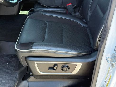 Used 2022 RAM 1500 Laramie AWD/4WD image 17