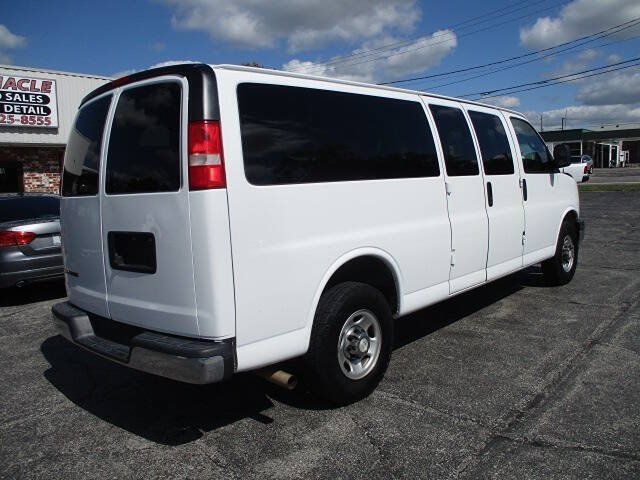 Used 2018 Chevrolet Express 3500 LT w/ LT Preferred Equipment Group RWD image 3