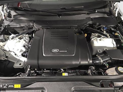 Certified 2024 Land Rover Discovery Dynamic SE image 27