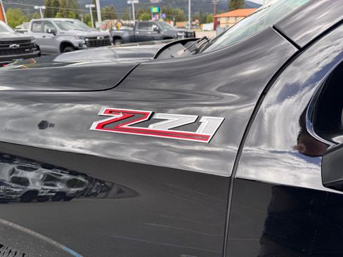 Used 2022 Chevrolet Tahoe Z71 w/ Z71 Off-Road Package AWD/4WD image 45