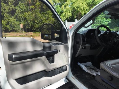 Used 2017 Ford F250 XL w/ STX Appearance Package AWD/4WD image 13
