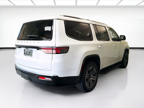 Used 2024 Jeep Wagoneer Series II w/ Flexible Seating Group RWD image 4