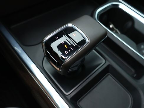 Used 2024 Chevrolet Silverado 1500 LT Trail Boss w/ Convenience Package II AWD/4WD image 19
