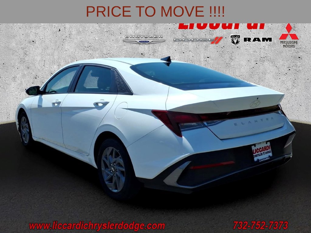 Used 2024 Hyundai Elantra SEL FWD image 4