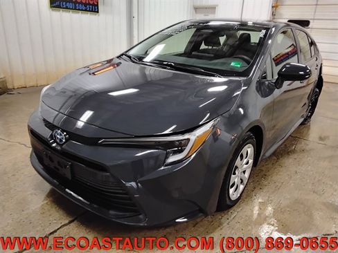 Used 2025 Toyota Corolla LE image 1