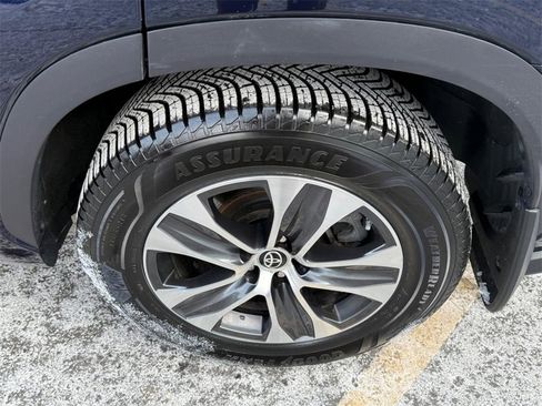 Used 2022 Toyota Highlander XLE image 8