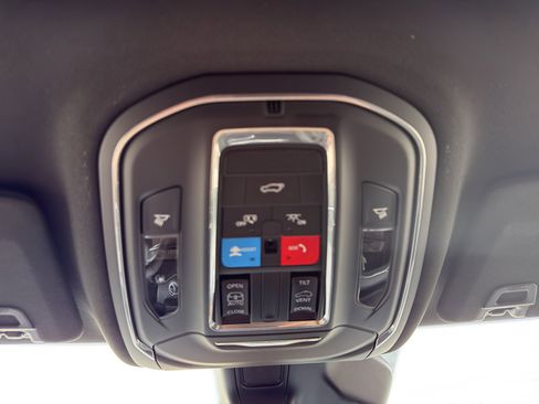 New 2025 Jeep Grand Cherokee Altitude w/ Trailer Tow Package AWD/4WD image 22