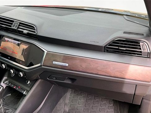 Used 2024 Audi Q3 2.0T Premium Plus w/ Premium Plus Package image 16