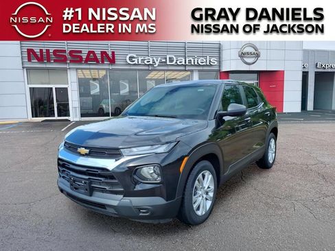 Used 2023 Chevrolet TrailBlazer LS FWD image 3