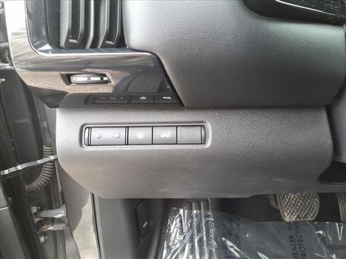 Used 2024 Nissan Pathfinder SV AWD/4WD image 21