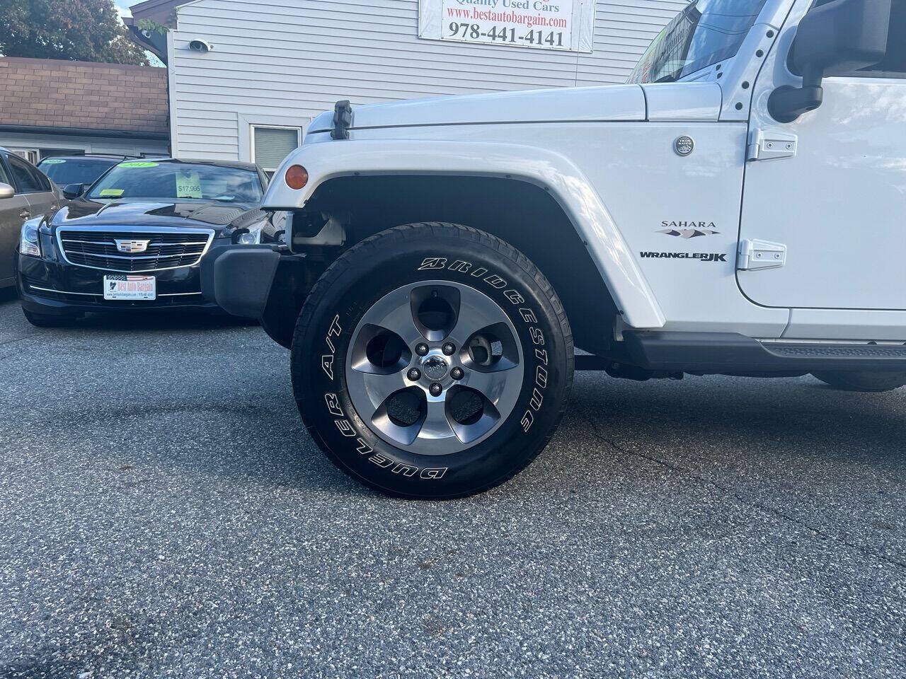 Used 2018 Jeep Wrangler Sahara w/ Connectivity Group AWD/4WD image 26