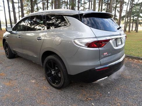 Used 2024 Buick Enclave Essence w/ Sport Touring Edition image 5