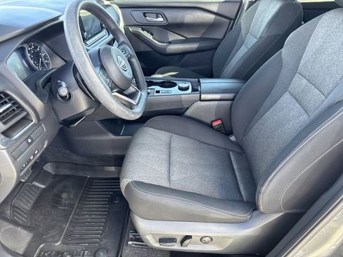 Used 2024 Nissan Rogue SV image 8