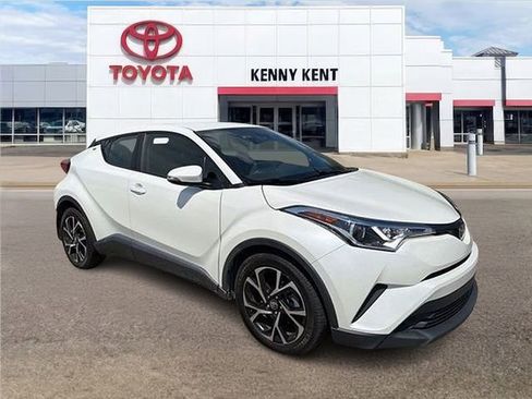 Used 2019 Toyota C-HR XLE FWD image 1