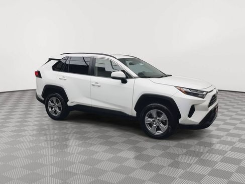 Used 2022 Toyota RAV4 XLE w/ XLE Grade Weather Package AWD/4WD image 38