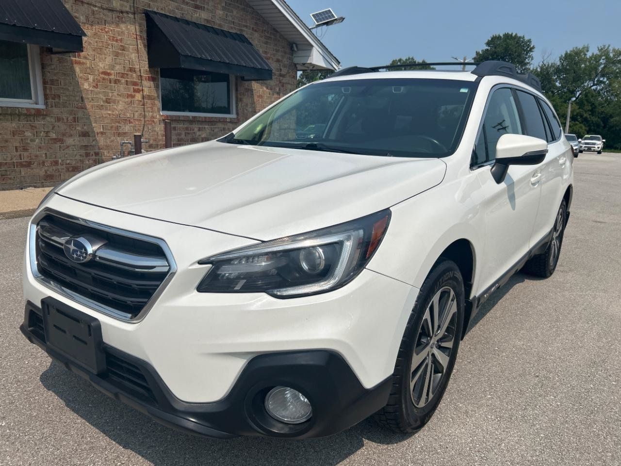 Used 2018 Subaru Outback 2.5i Limited AWD/4WD image 1