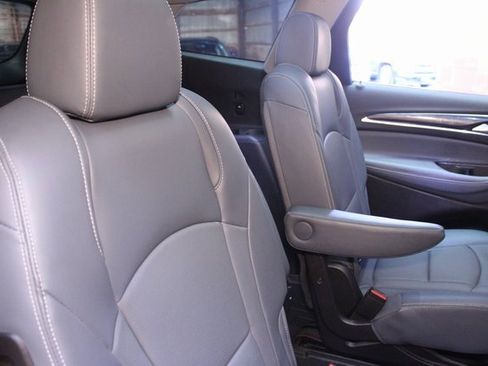Used 2020 Buick Enclave Essence image 14