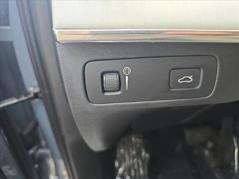 Used 2022 Volvo XC90 T5 Momentum w/ Climate Package image 26