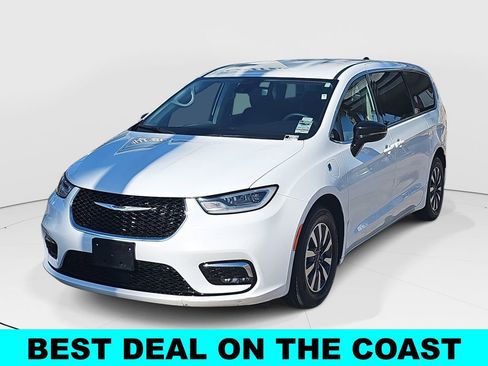 Used 2024 Chrysler Pacifica Select image 7