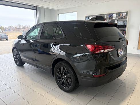 Used 2024 Chevrolet Equinox LS w/ LS Convenience Package image 3