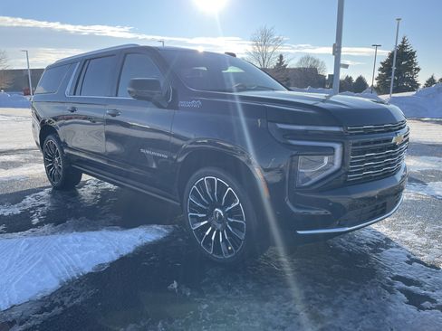 Used 2025 Chevrolet Suburban High Country image 7