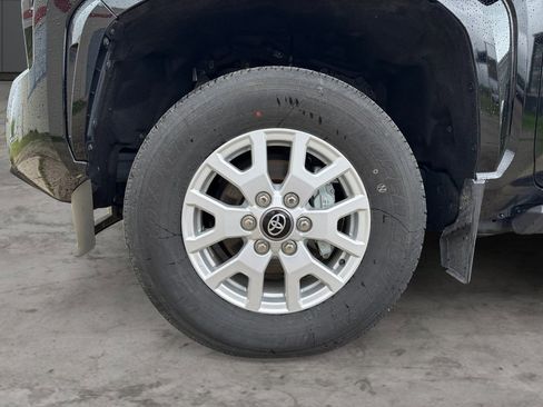 Certified 2024 Toyota Tacoma SR5 AWD/4WD image 9