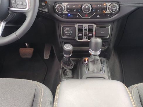 Used 2025 Jeep Wrangler Unlimited Sahara w/ Safety Group AWD/4WD image 20