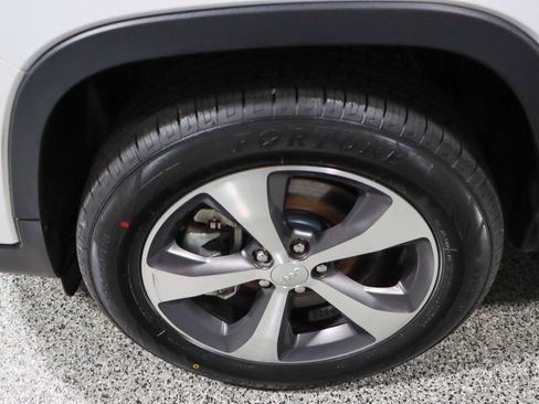 Used 2021 Jeep Cherokee Limited image 11