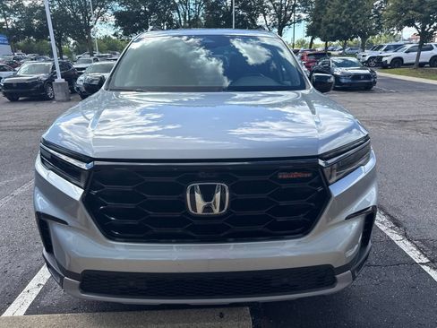 Used 2025 Honda Pilot TrailSport image 2