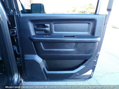 Used 2018 RAM 2500 Tradesman w/ Chrome Appearance Group image 29