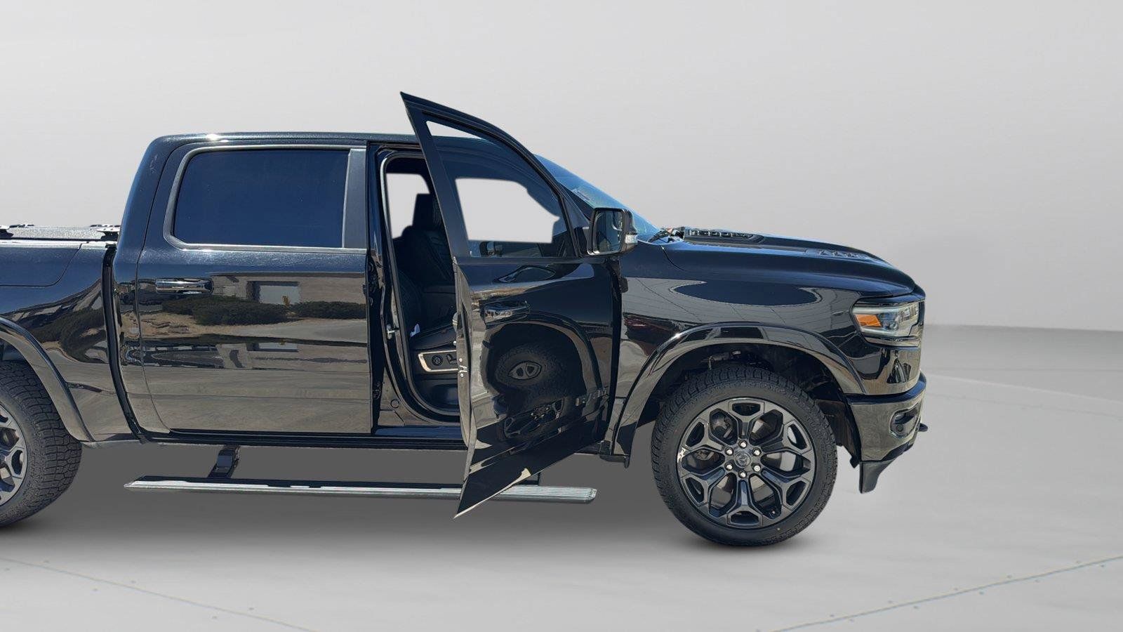 Used 2020 RAM 1500 Limited w/ Black Appearance Package AWD/4WD image 9