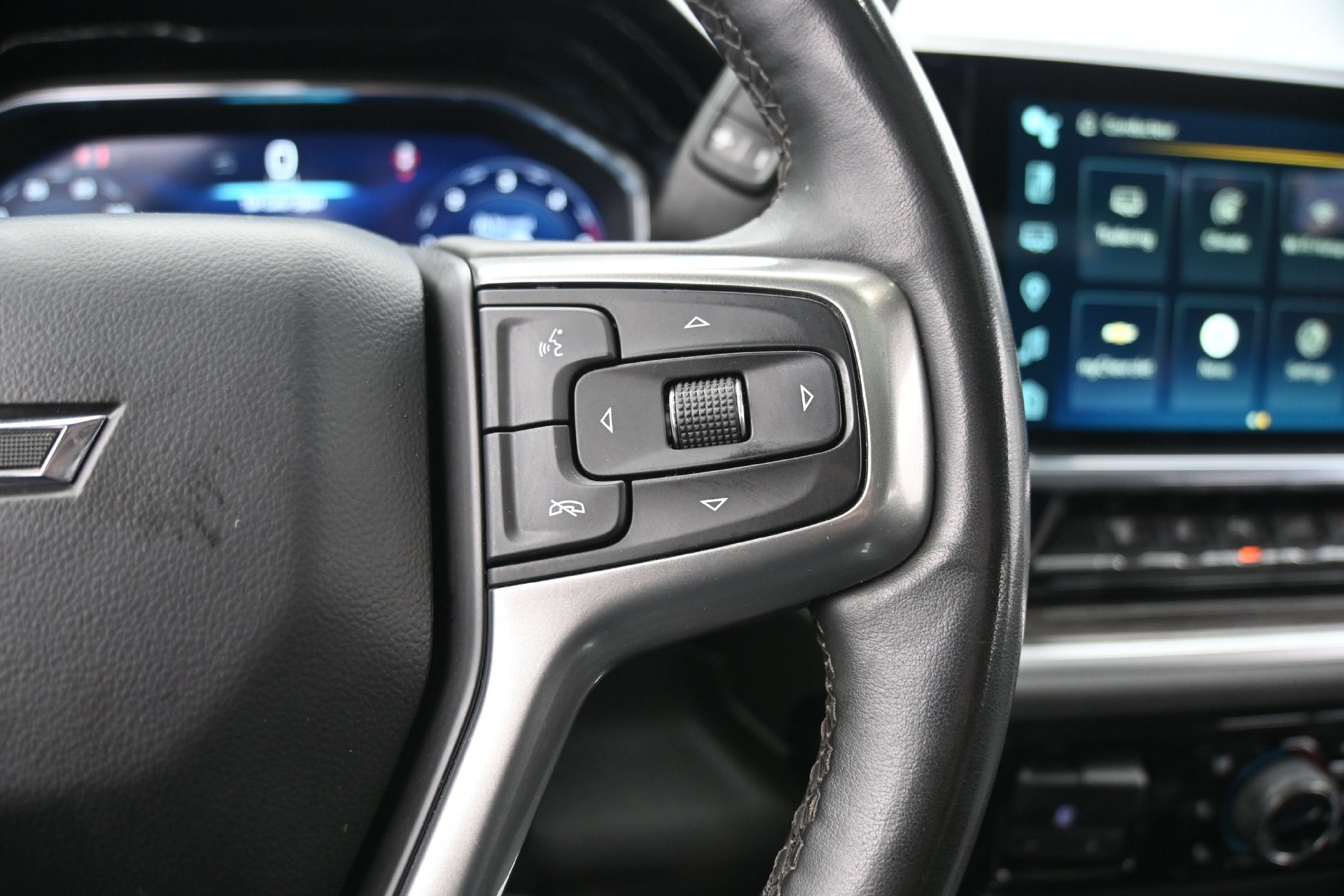 Used 2024 Chevrolet Silverado 2500 LTZ w/ LTZ Plus Package AWD/4WD image 23